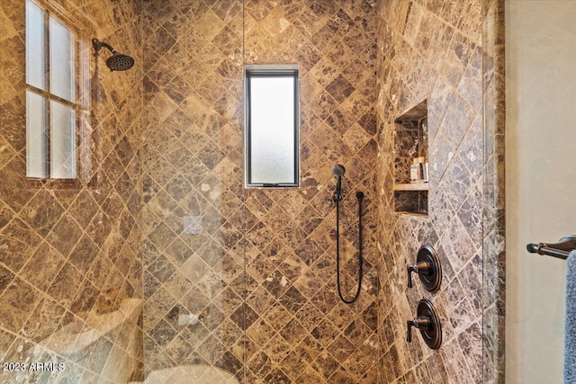 bathroom featuring tiled shower