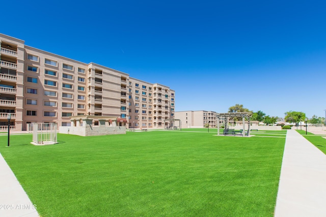 7970 E Camelback Rd Unit 604, Scottsdale, AZ 85251 - view of property's community with a sport area