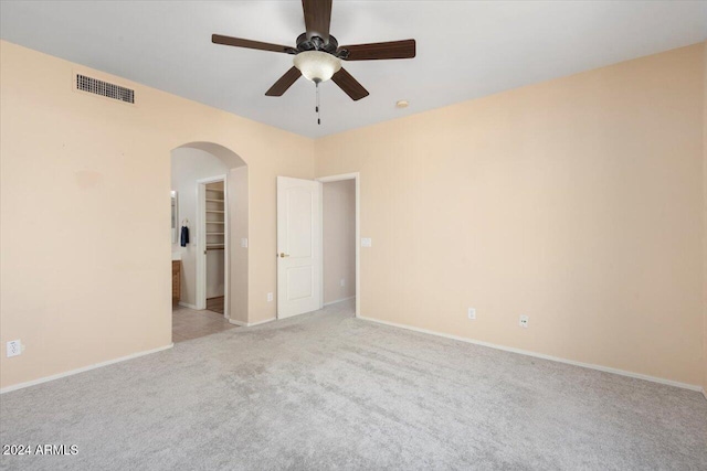 unfurnished room with light carpet and ceiling fan