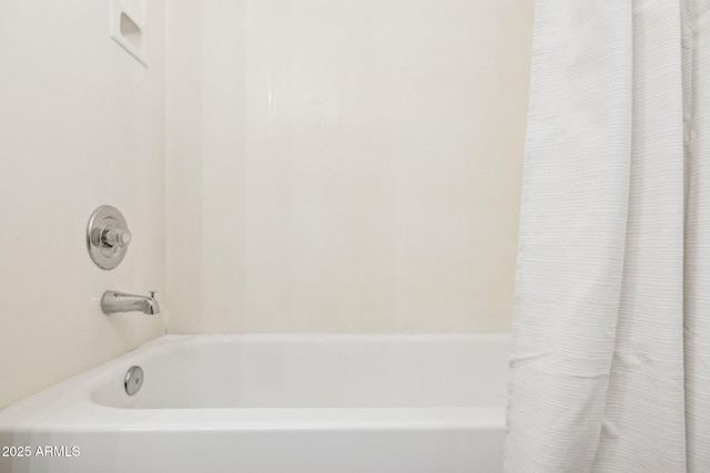 28814 N 45th St, Cave Creek, AZ 85331 - full bath featuring shower / bath combination with curtain