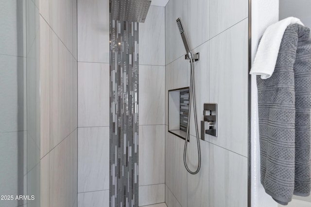 room details featuring tiled shower