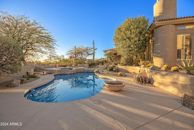 view of pool with an in ground hot tub and a patio