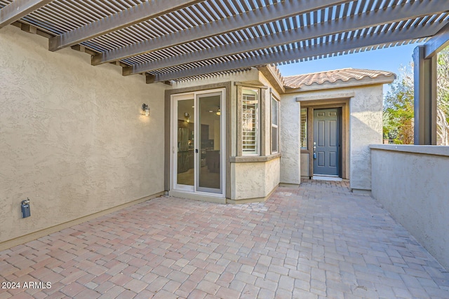 view of patio featuring a pergola