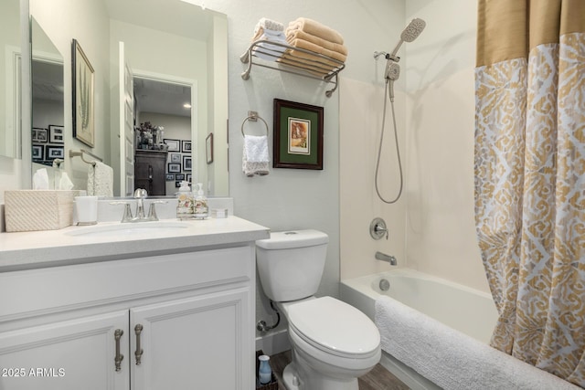 full bathroom with toilet, vanity, and shower / bath combo