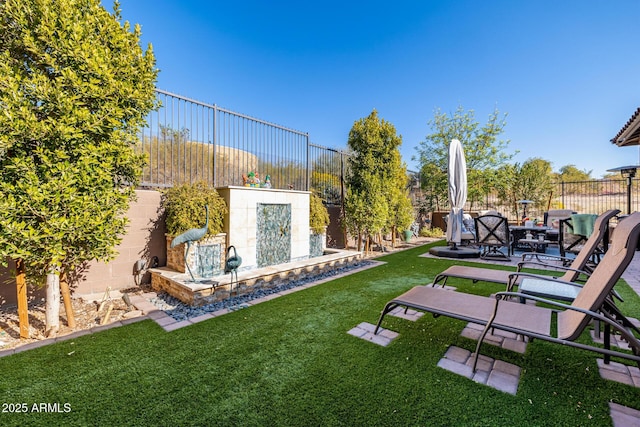 view of yard featuring a patio area