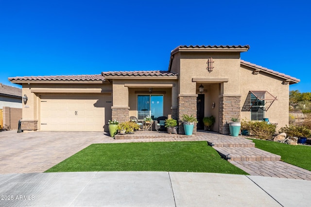 view of front facade featuring a garage and a front yard