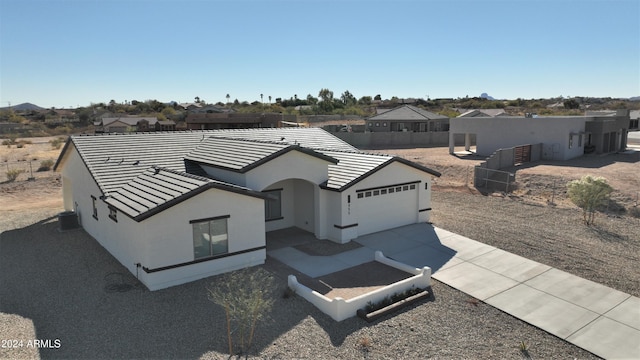 view of front facade featuring a garage