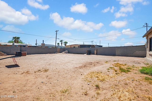 1815 E Illini St, Phoenix, AZ 85040 - view of yard featuring a fenced backyard