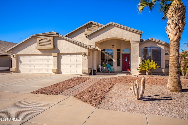 view of front facade featuring a garage