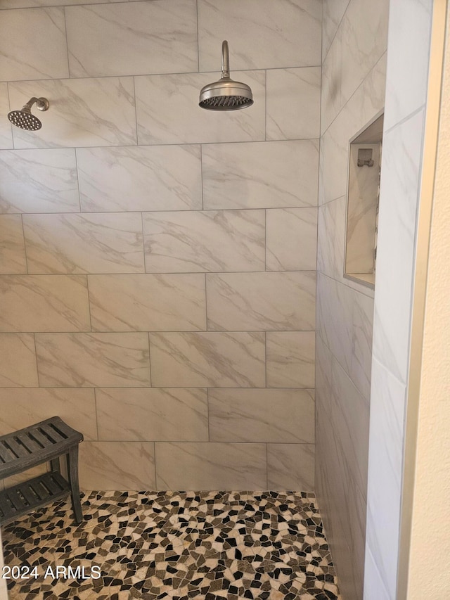 bathroom featuring a tile shower