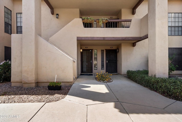 view of exterior entry with stucco siding