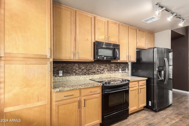 kitchen featuring visible vents, backsplash, dark wood-type flooring, light brown cabinets, and black appliances