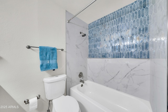 8146 N 17th Dr, Phoenix, AZ 85021 - bathroom with toilet and bathtub / shower combination