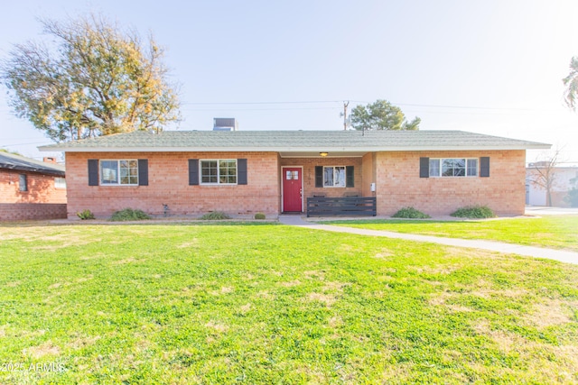 single story home with a front lawn