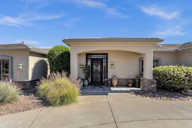 property entrance featuring stucco siding