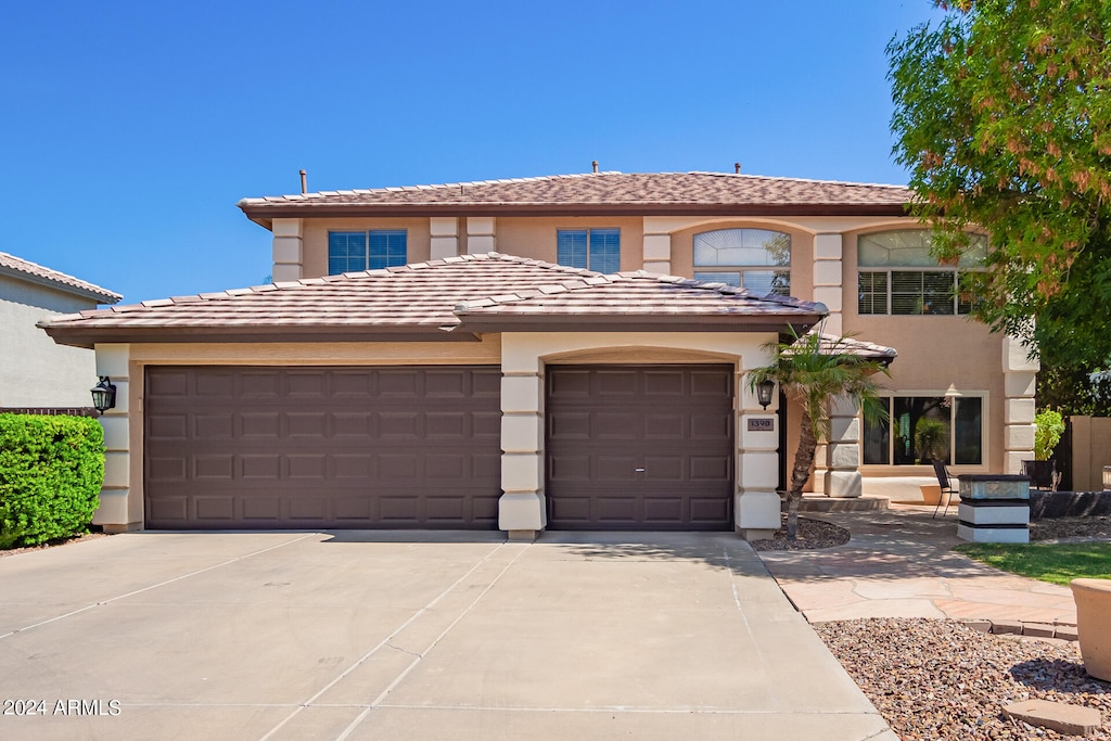 view of front facade featuring a garage