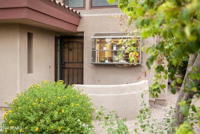 view of exterior entry with stucco siding