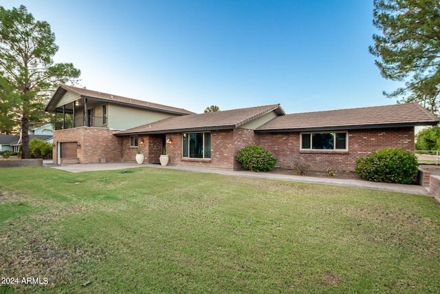 view of front facade with a patio area and a front lawn