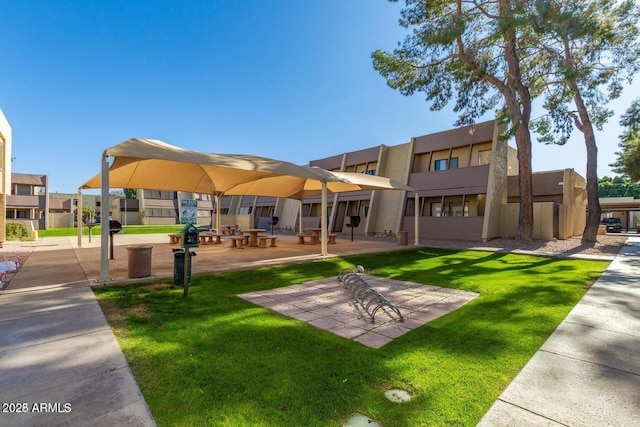 811 W 13th St, Tempe, AZ 85281 - view of home's community with a lawn