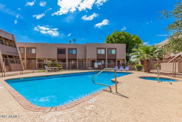 811 W 13th St, Tempe, AZ 85281 - community pool featuring fence