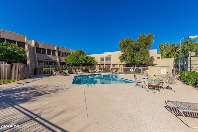 811 W 13th St, Tempe, AZ 85281 - community pool featuring fence and a patio