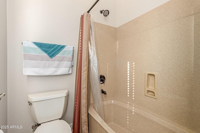 bathroom featuring shower / tub combo with curtain and toilet