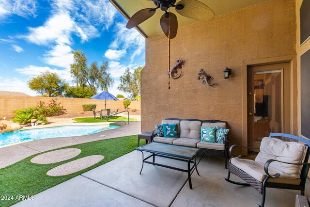 view of patio featuring a fenced in pool, outdoor lounge area, and ceiling fan