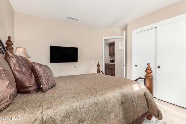 bedroom featuring a closet