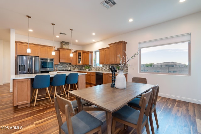 dining area with dark wood-style floors, recessed lighting, visible vents, and baseboards