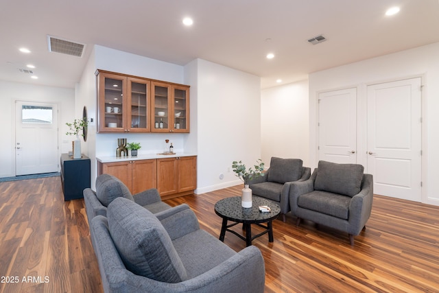 living area featuring visible vents, dark wood-type flooring, and recessed lighting