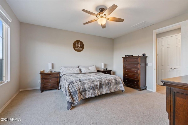 carpeted bedroom featuring ceiling fan