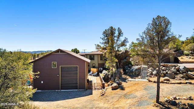 view of front of home featuring an outdoor structure