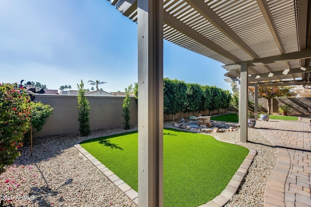 view of yard featuring a pergola