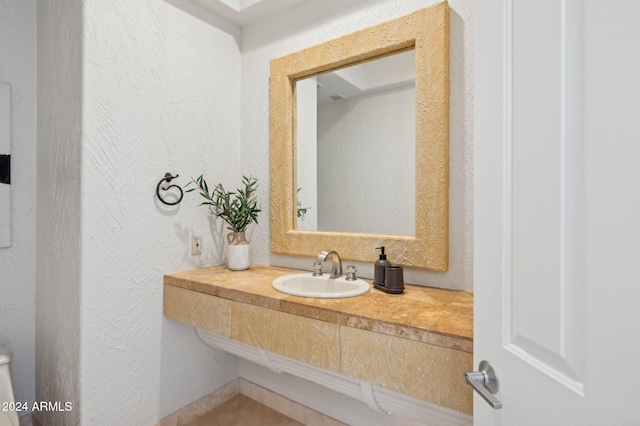 bathroom featuring sink