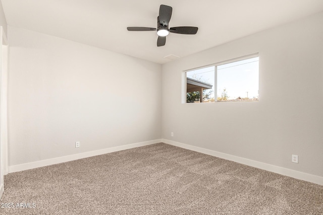 carpeted empty room featuring ceiling fan