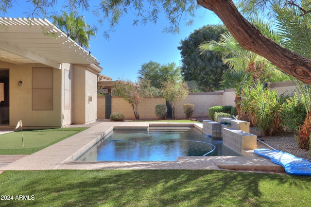 view of swimming pool