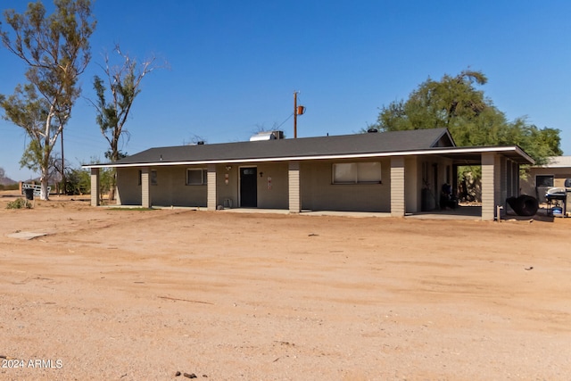 view of front facade with a carport