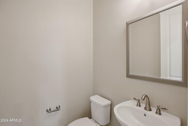 bathroom featuring toilet and sink