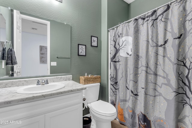 724 S 11th St, Coolidge, AZ 85128 - full bath with vanity and a shower with shower curtain