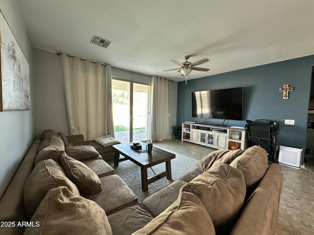 724 S 11th St, Coolidge, AZ 85128 - living area featuring ceiling fan