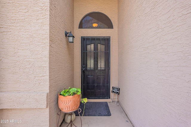 entrance to property with stucco siding