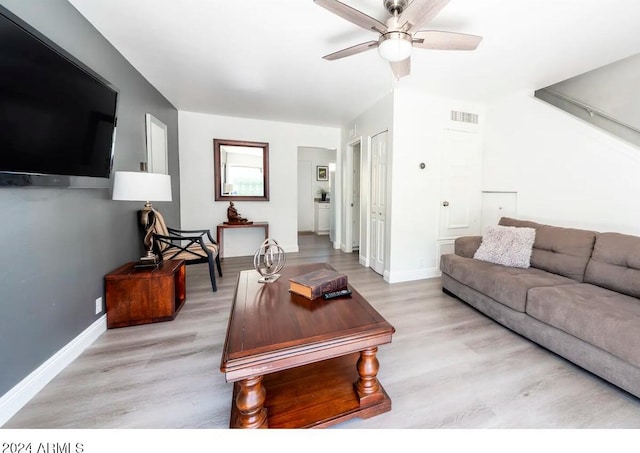 living room featuring light hardwood / wood-style floors and ceiling fan