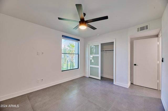 unfurnished bedroom featuring a closet and ceiling fan