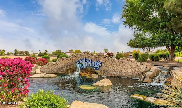 1405 E Chicago Cir, Chandler, AZ 85225 - view of home's community with a small pond