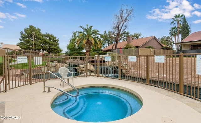 1405 E Chicago Cir, Chandler, AZ 85225 - view of swimming pool featuring a hot tub