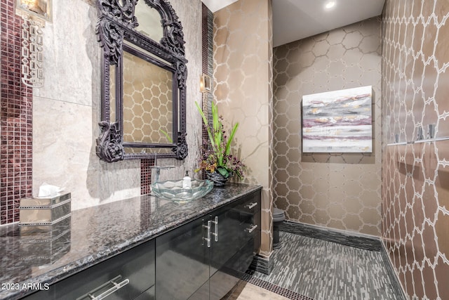 2001 N 1st Ave, Phoenix, AZ 85003 - bathroom with tile walls, toilet, vanity, and tile floors