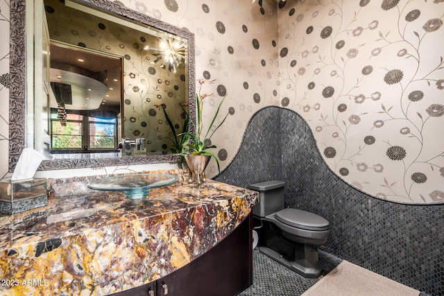 2001 N 1st Ave, Phoenix, AZ 85003 - bathroom featuring tile walls, toilet, vanity, and tile flooring