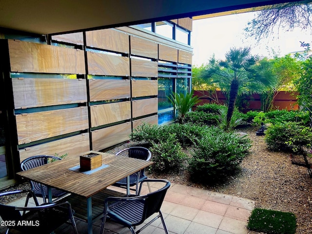 7157 E Rancho Vista Dr Unit 1004, Scottsdale, AZ 85251 - view of patio featuring fence and outdoor dining area
