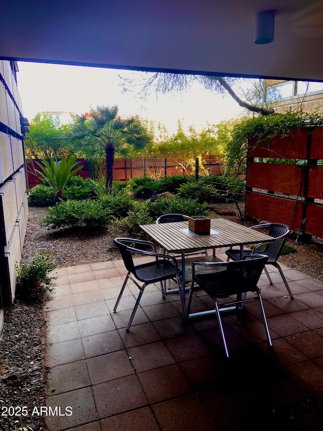7157 E Rancho Vista Dr Unit 1004, Scottsdale, AZ 85251 - view of patio with outdoor dining space and a fenced backyard