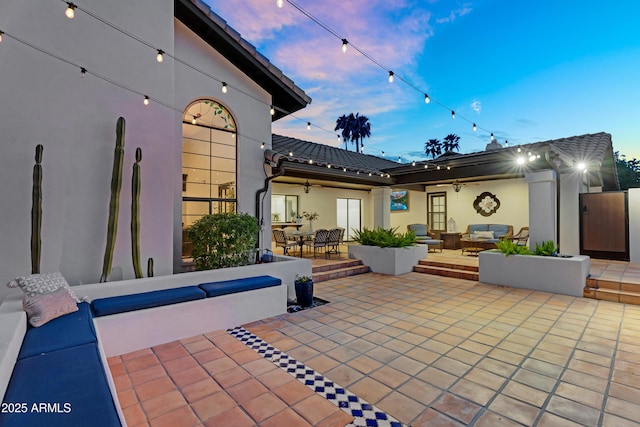 view of patio featuring an outdoor living space and a ceiling fan